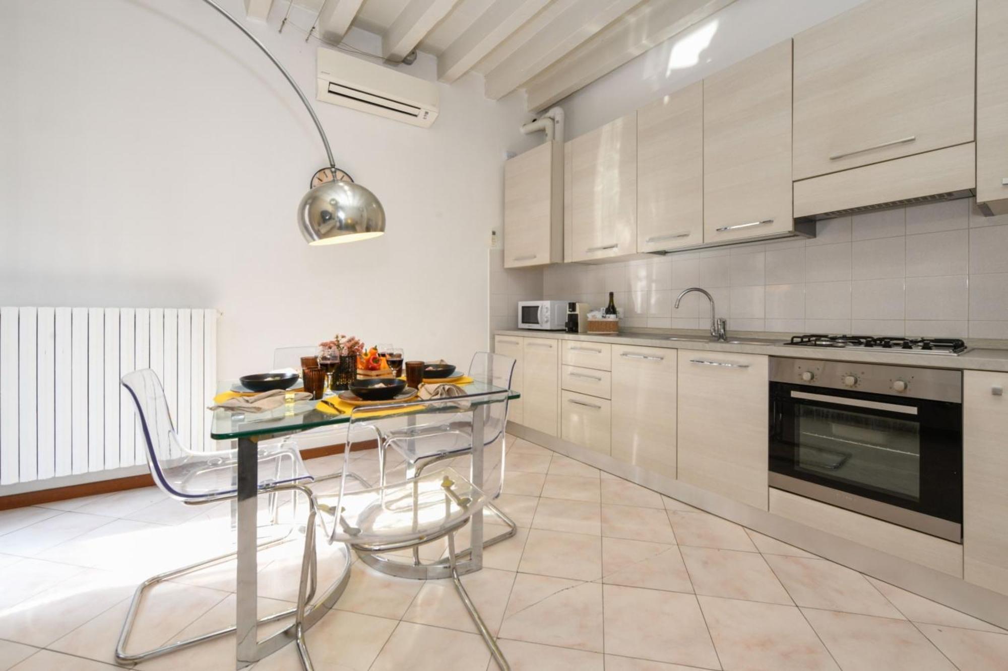 Desenzanoloft Official Partner Marriott Homes & Villas - Le Petit Bijou - Restyling 2025 - Downtown Desenzano del Garda Exterior foto